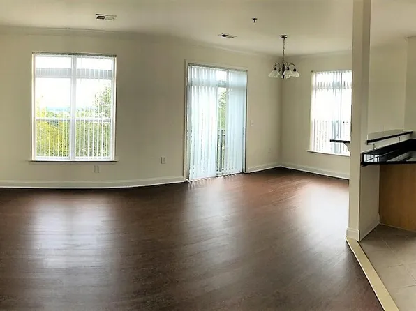 6302 Fernandez Ct, Parlin, NJ 08859