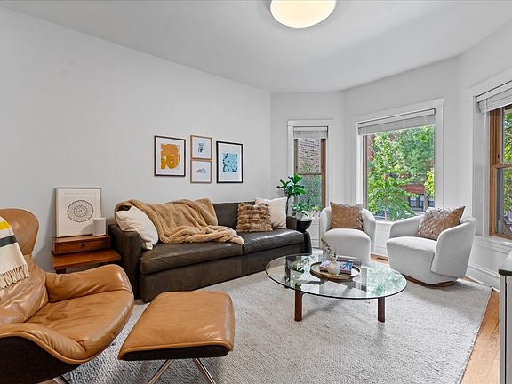4th image of 2206 W Eastwood Ave #1