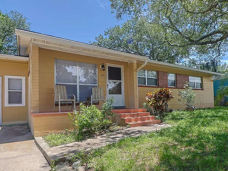 10 Barcelona Ave — Photo 1