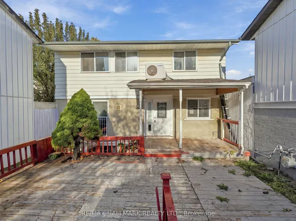 9 Hazelglen Ct, Brampton, ON L6S 1N7