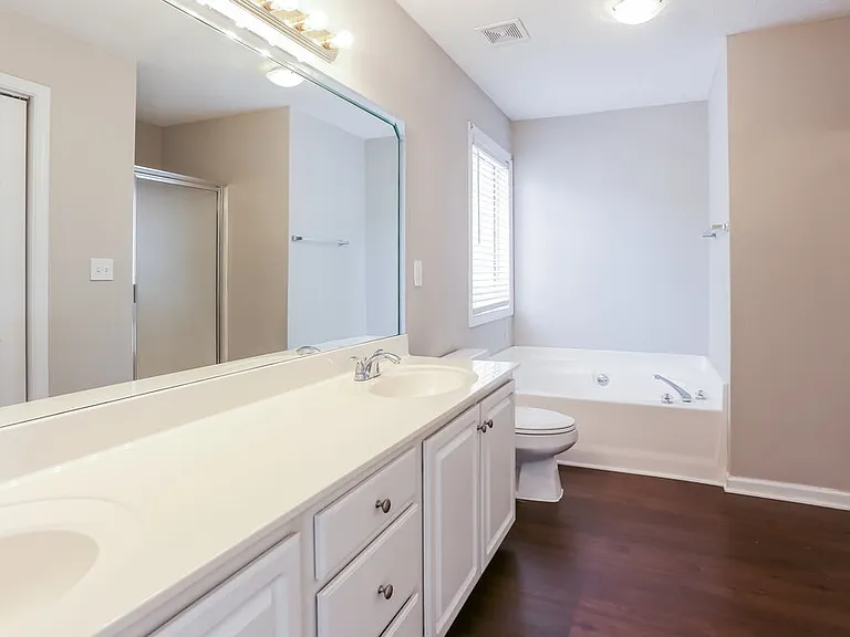 3042 Lexington Ave — Photo 12
