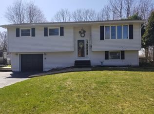 6 Park Ln N, Mountain Top, PA
