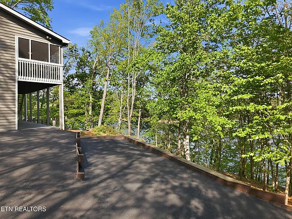 2nd image of 183 Ridgeview Cir