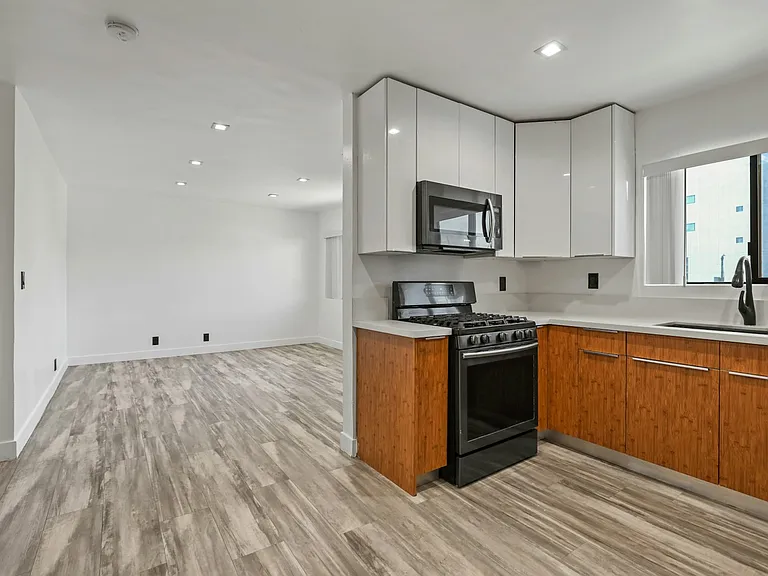 830 Bartlett St #6 — Photo 4