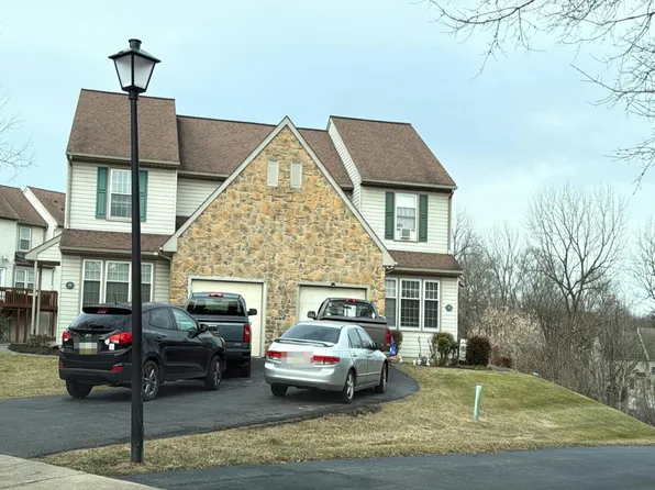 13 Winterset Ct, West Grove, PA 19390