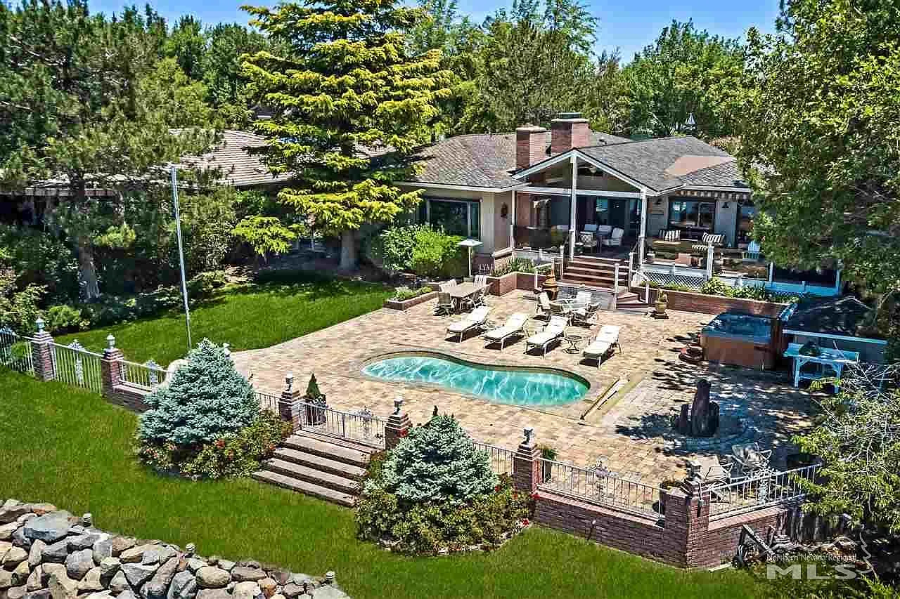 2655 Spinnaker Dr photo 1