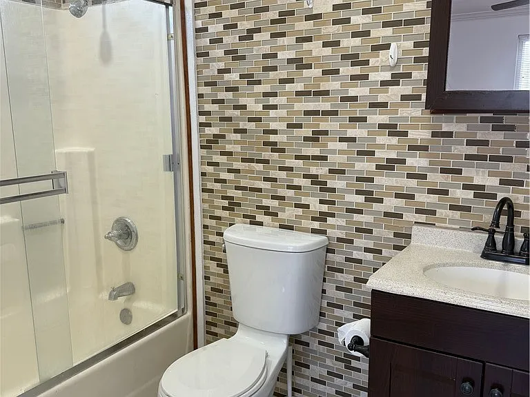 10900 Blix St #14 — Photo 9