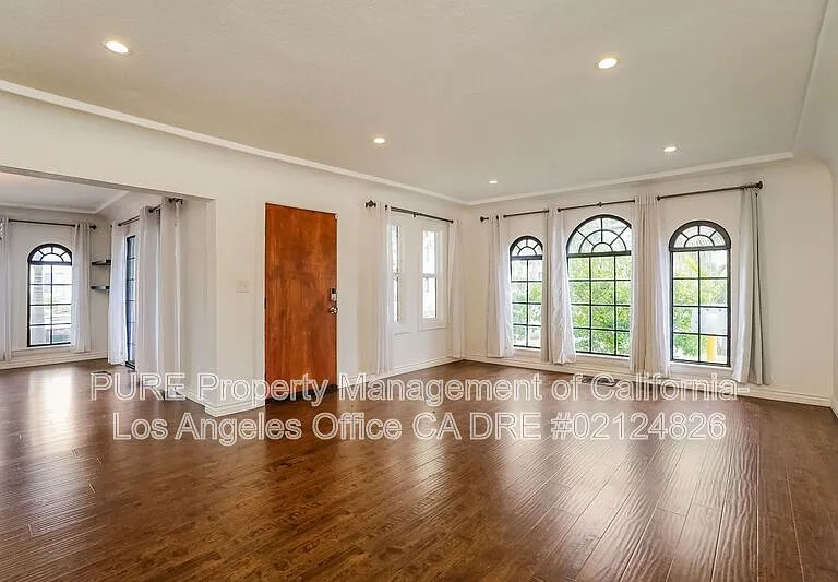 5049 Pickford St — Photo 2