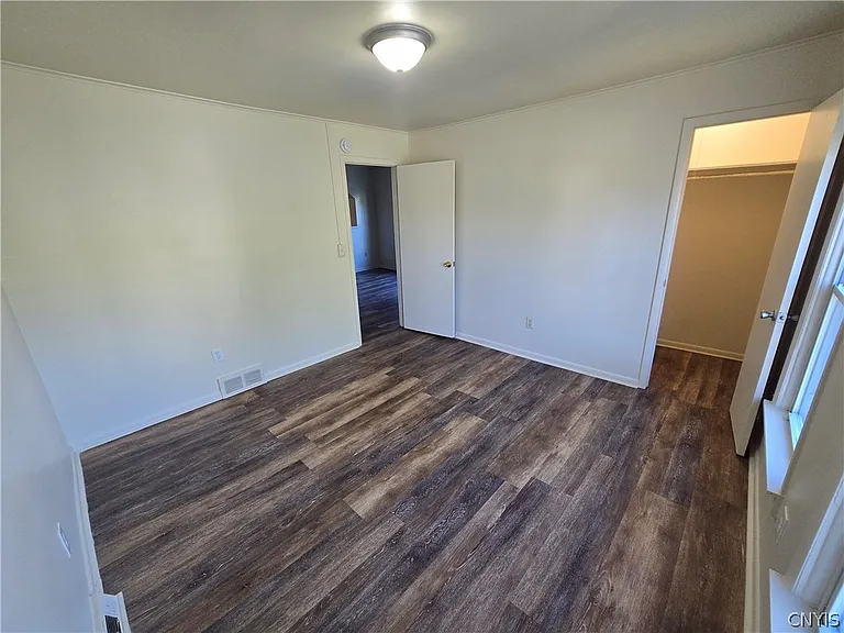 112 Helen St — Photo 7