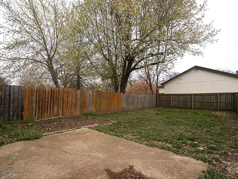 609 SE Bayberry Ln #A — Photo 32