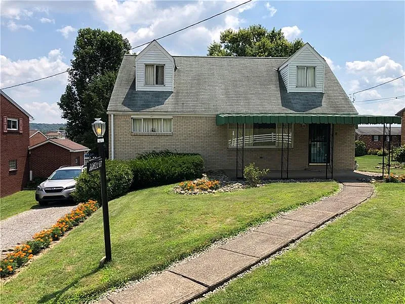 145 Orr Ave photo 1