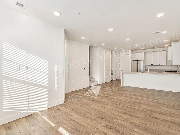 3045 E Trilby Rd #F26 — Photo 4