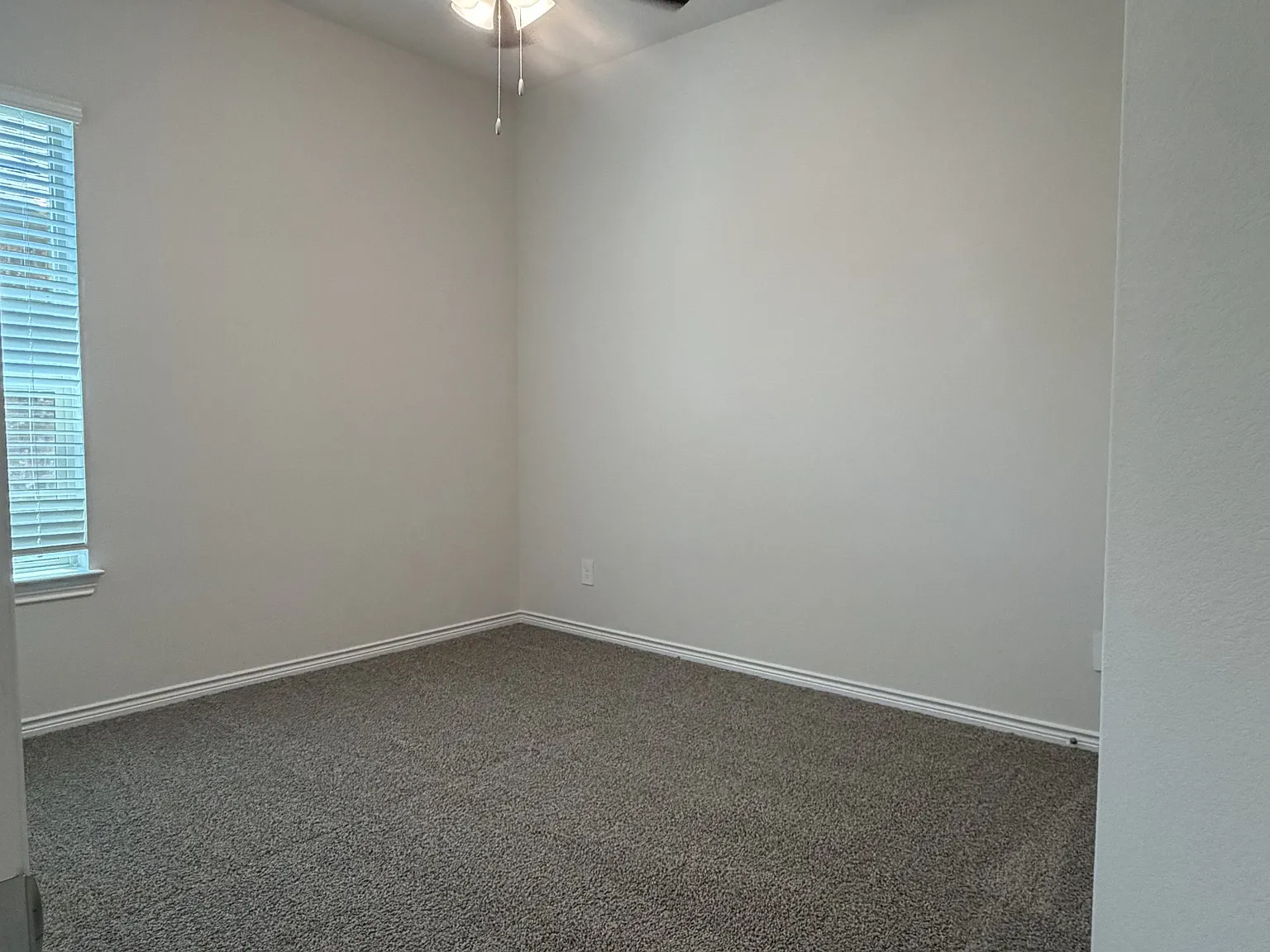 4 bed, 2045 sqft, $2,250 — Photo 4