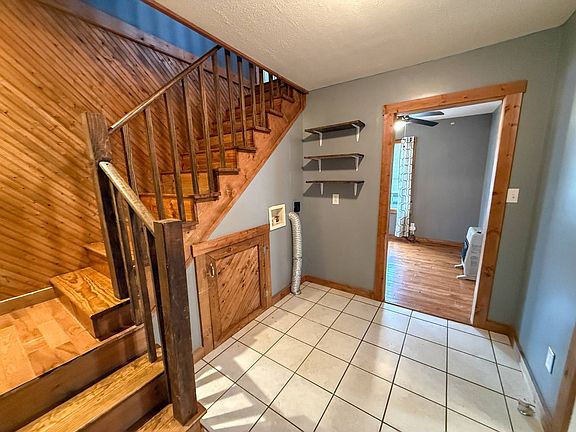 2nd image of 256 Summit Ave