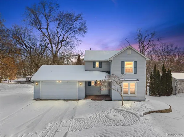 927 Alan Dr, Lake Orion, MI 48362