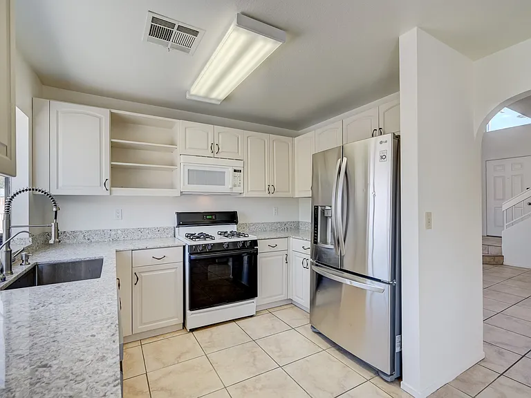 2702 Lovington Dr — Photo 17