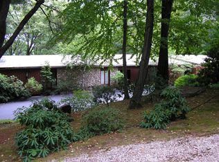 39 Kenmore Rd, Bloomfield, CT 06002