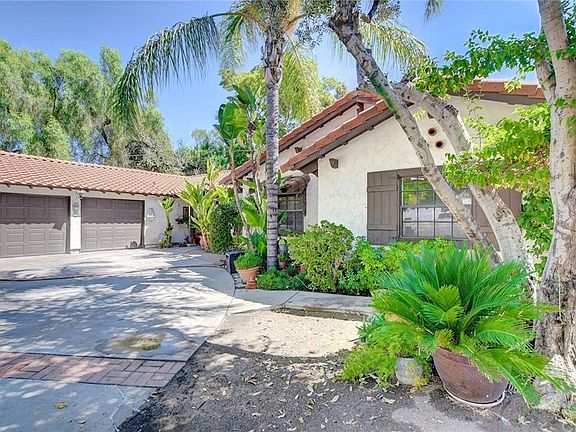 2nd image of 2917 N Fremontia Dr