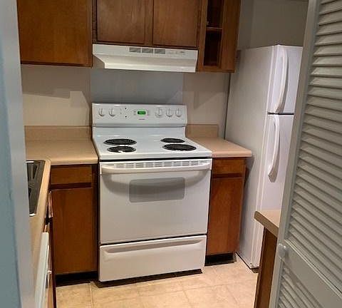 3rd image of 925 Cleveland St Unit 10