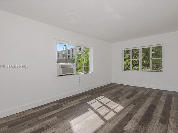 3rd image of 8340 Crespi Blvd APT 20