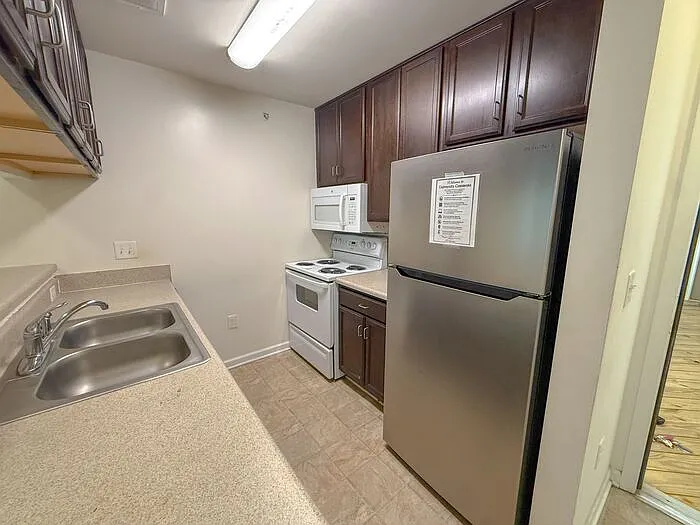 1501 Graduate Ln — Photo 2