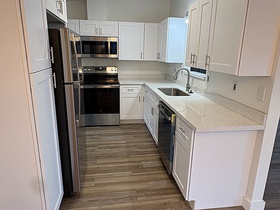 5th image of 4637 Violet Ave