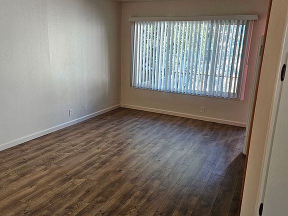 4th image of 1583 Oxford St #4