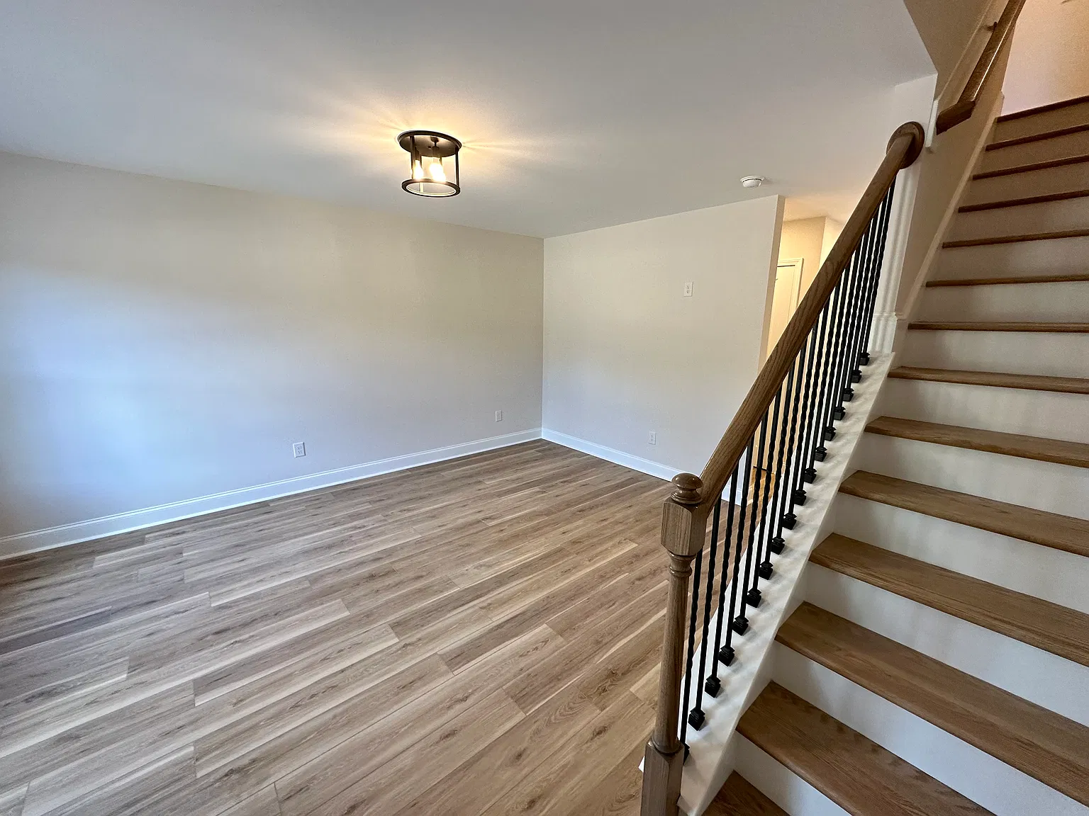 2 bed, 1.5 bath, 1100 sqft, $1,400 — Photo 3