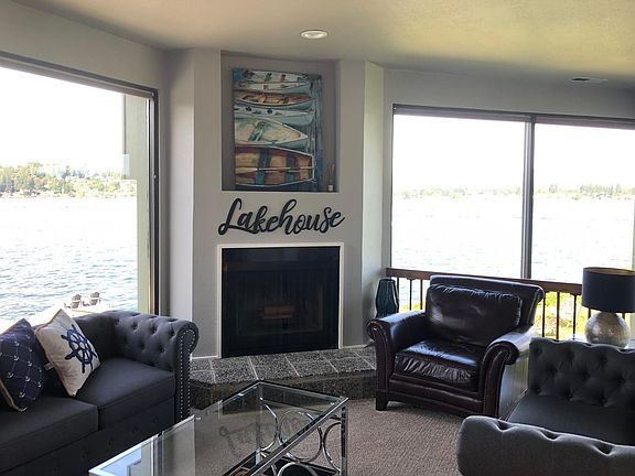 Living room overlooking the lake with access to the upper deck