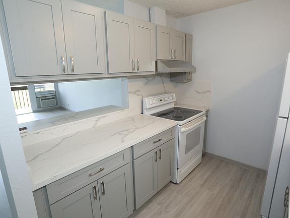 New Soft Close Cabinets & Quartz Counter Top