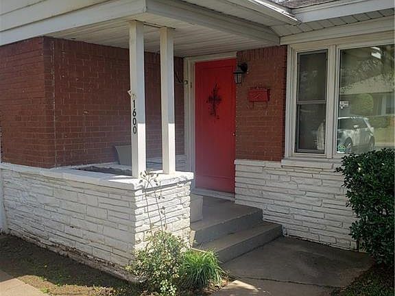 2nd image of 1600 N Harvard Ave