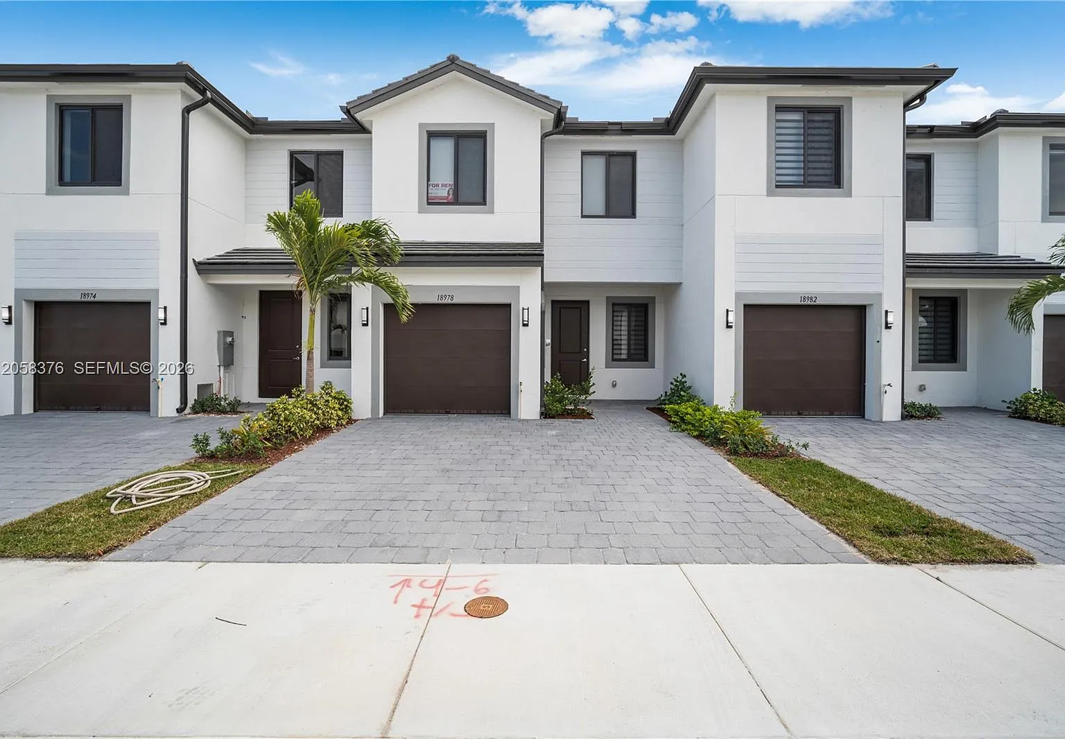 3 bed, 2.5 bath, 1558 sqft, $2,500 — Photo 2