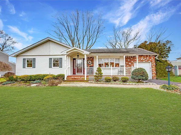 28 Beacon Lane, East Northport, NY 11731