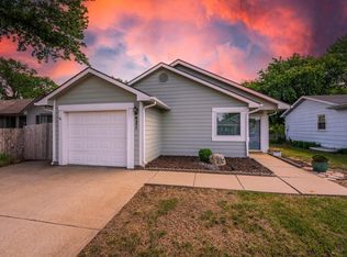921 E 52nd St S, Wichita, KS 67216