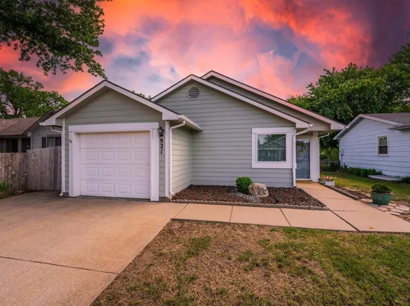 921 E 52nd St S, Wichita, KS 67216
