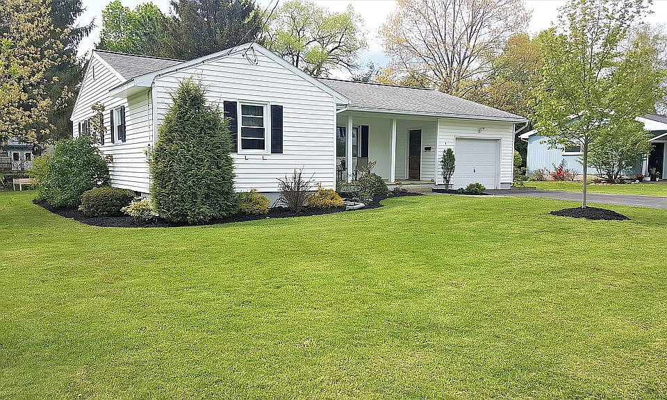 1st image of 8 Lebanon Dr