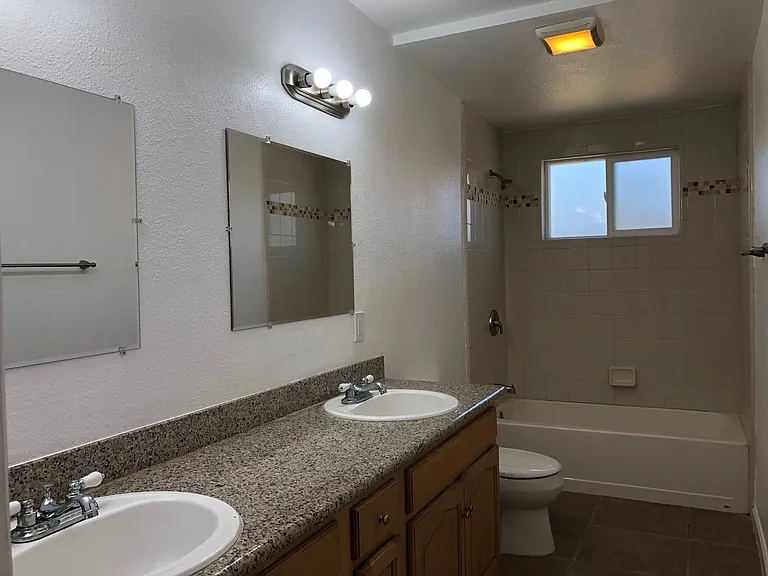 2204 Menalto Ave — Photo 10