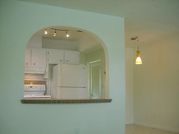 3rd image of 50 SE 3rd Ave APT 6