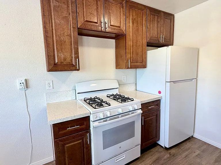 1457 Holly Ave #D — Photo 8