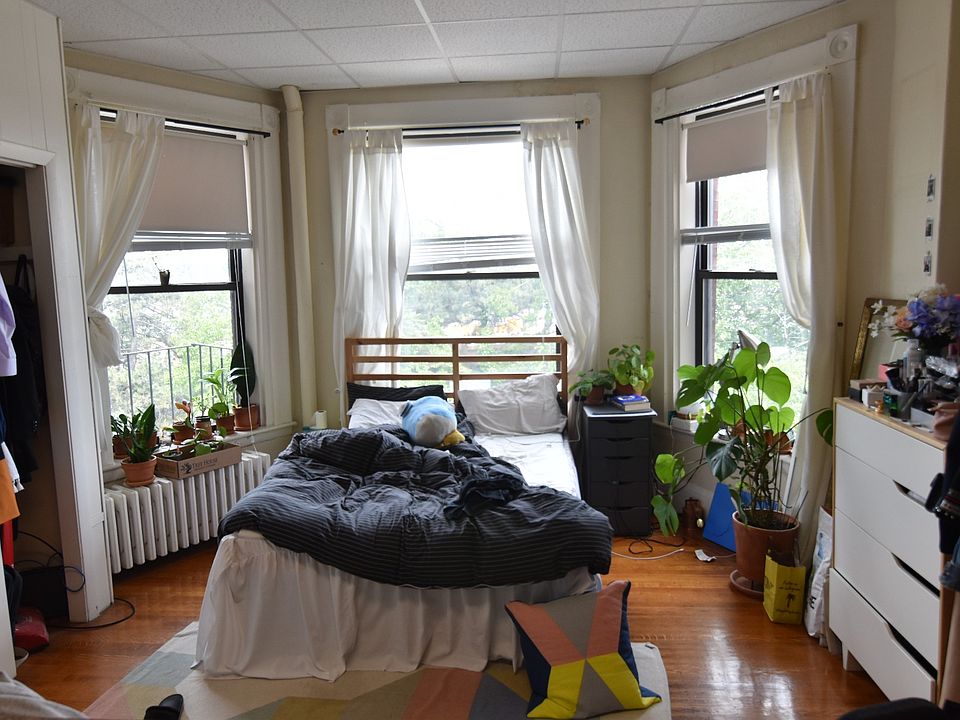 1st image of 15 Bay State Rd APT 11