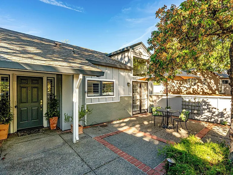 18116 California Ct — Photo 2