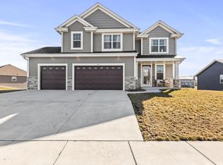 1208 Chippewa Dr, Hartford, WI 53027