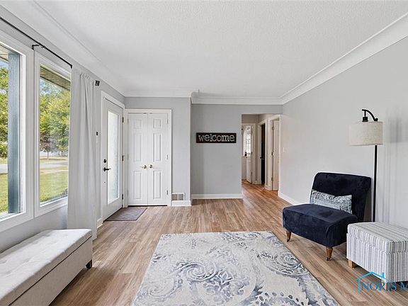 3rd image of 1018 Hugo St