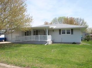 205 N Cedar St, Abingdon, IL 61410
