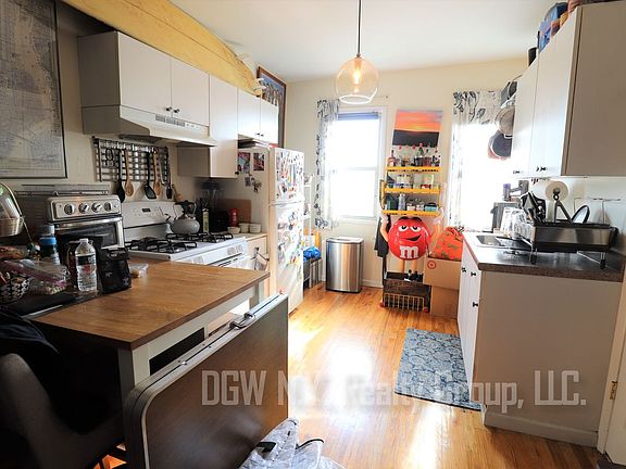 4th image of 349 Manhattan Ave APT 4L