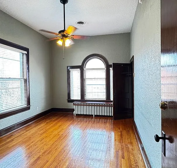 302 Mountain Ave SW — Photo 1