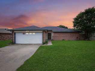10233 Stoney Bridge Rd, Fort Worth, TX 76108