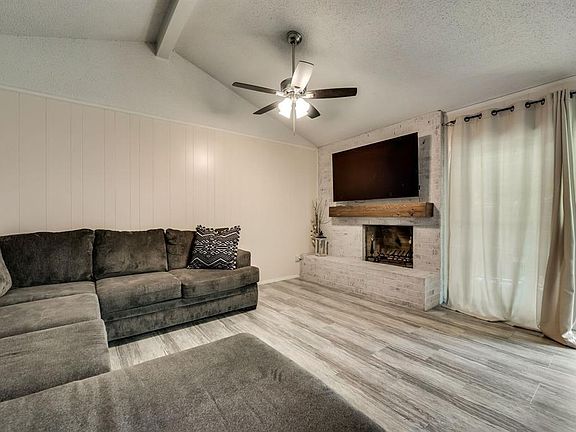 5th image of 429 Edwards Dr