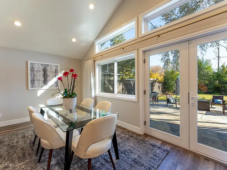 2423 Washington Ave — Photo 6