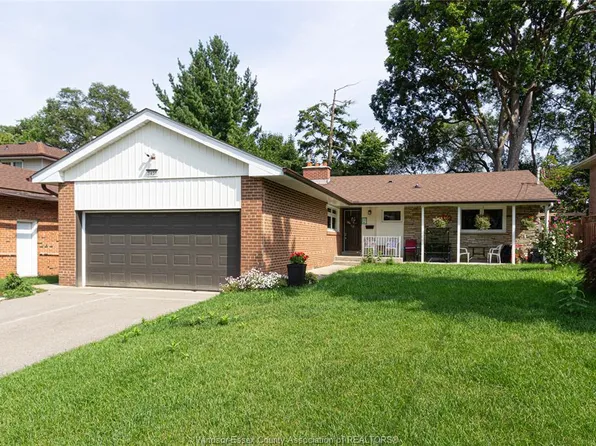3438 Enniskillen Cir, Mississauga, ON L5C 2N1